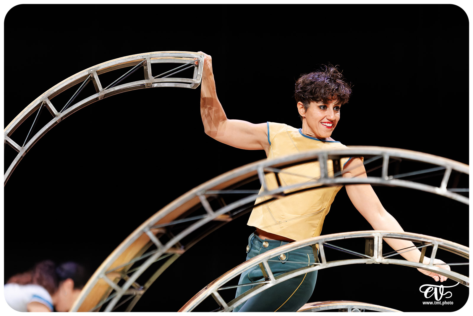 ESENCIAL (VAIVEN CIRCO)